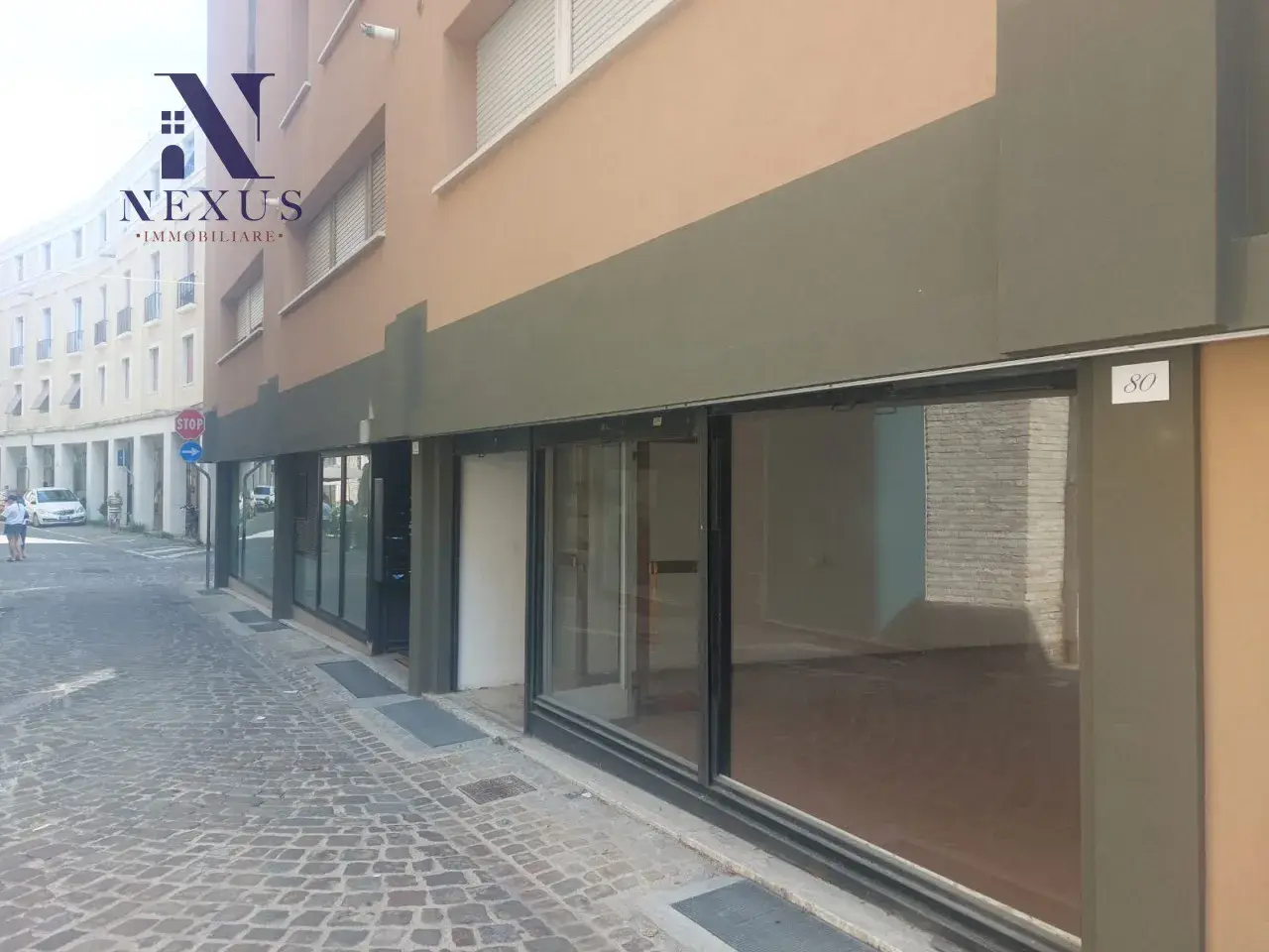 Negozio in Via Montevecchio 80, Fano, {3} - Foto 1