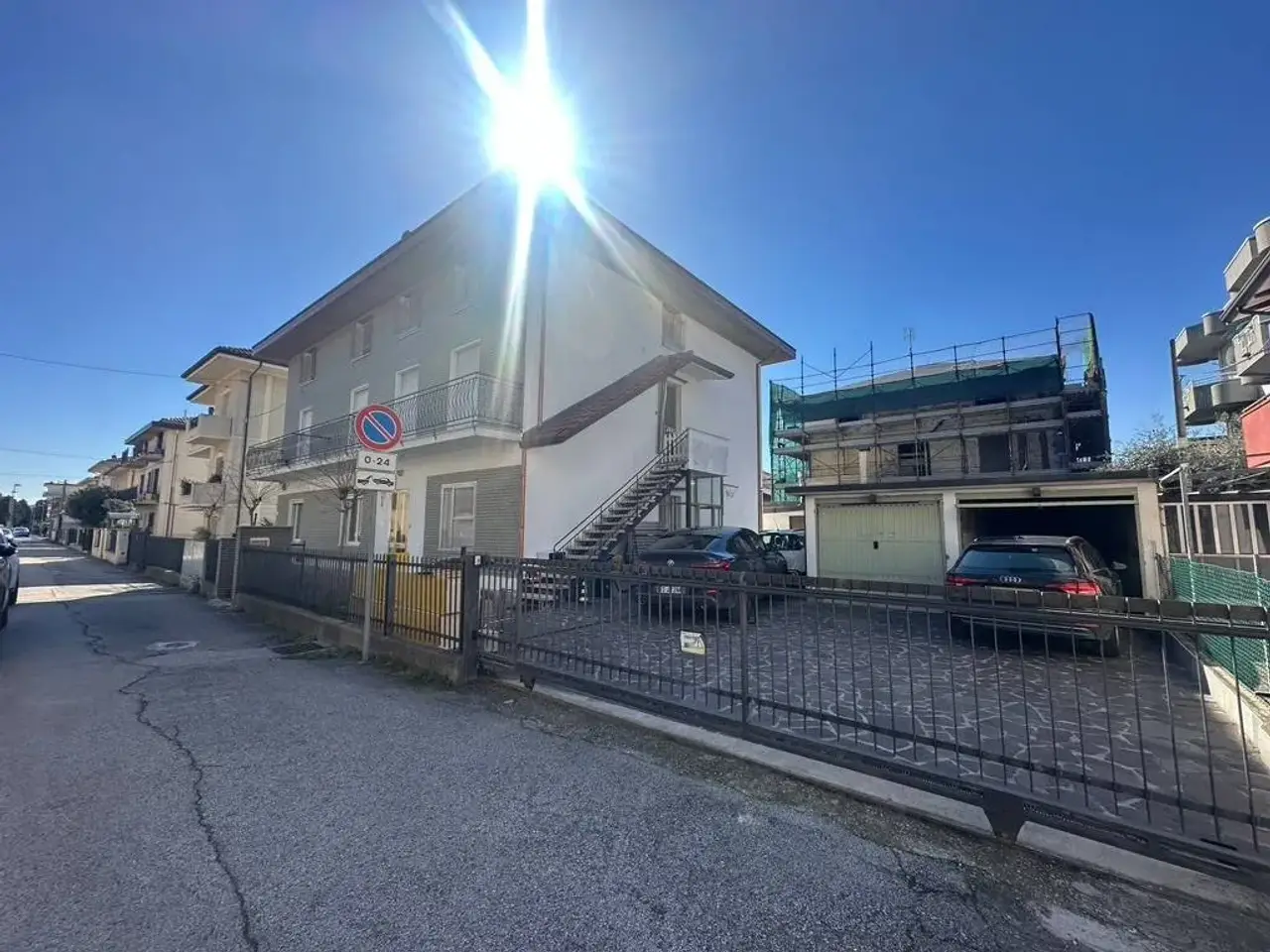 Palazzina commerciale in Via Luigi Galvani 5/7, Rimini, {3} - Foto 1