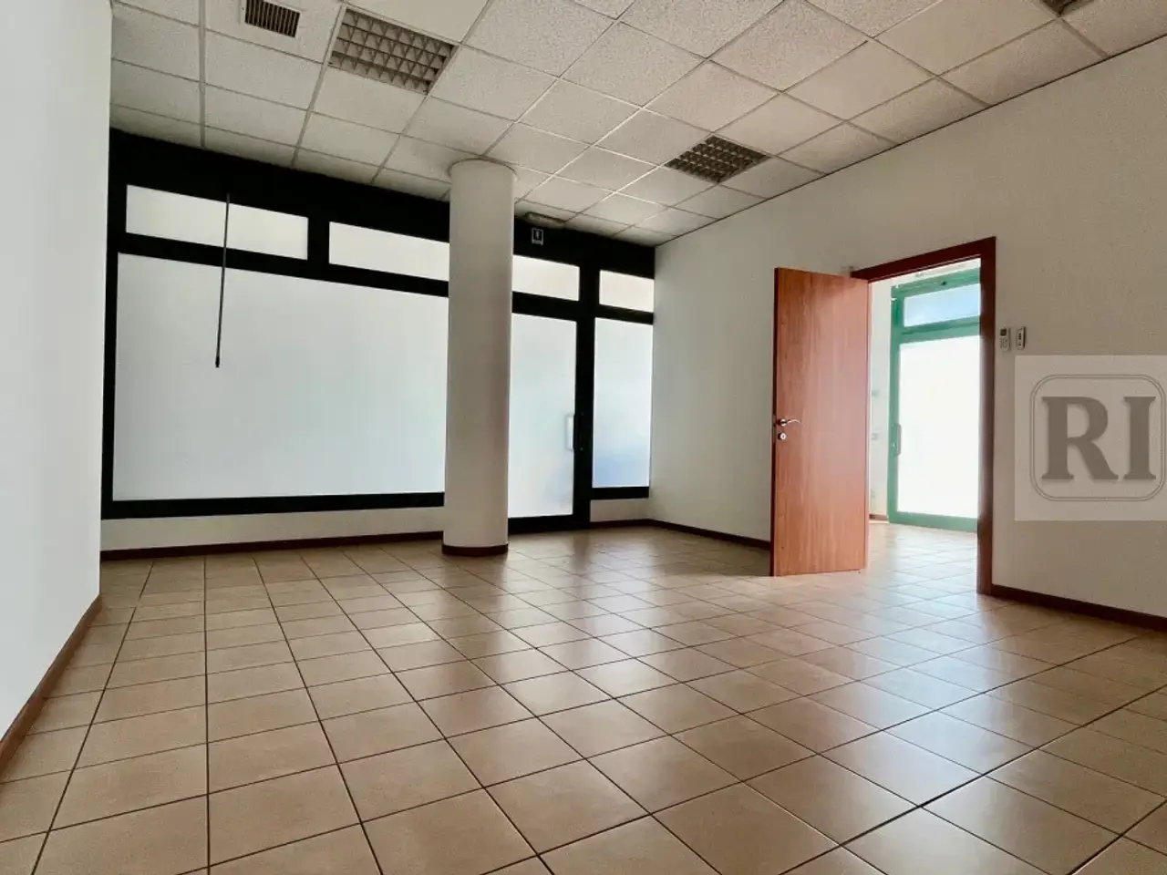 Negozio in , Limena, {3} - Foto 1