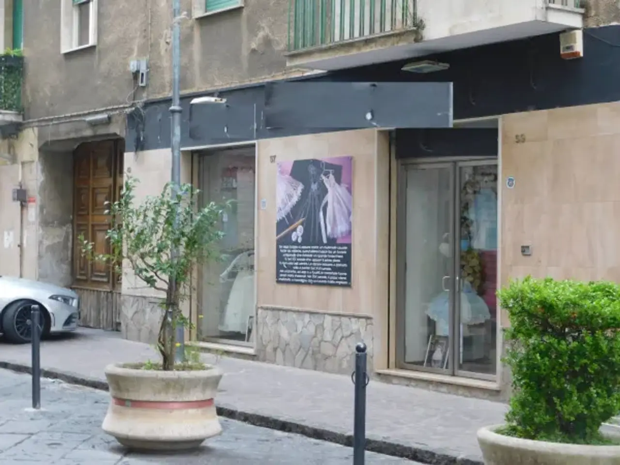 Negozio in Via San Francesco d'Assisi 57/59, Maddaloni, {3} - Foto 1