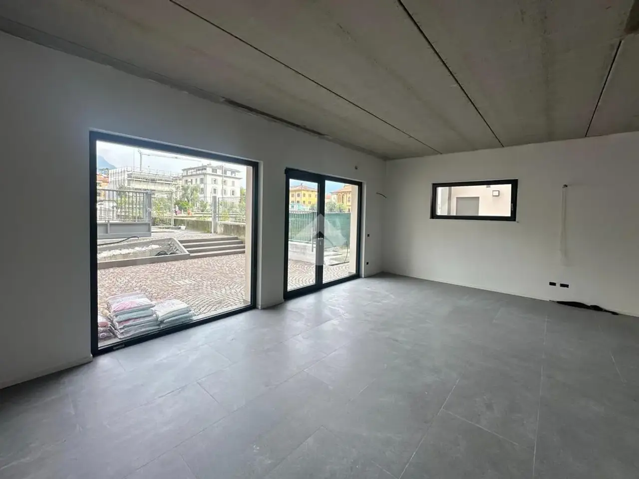 Ufficio in Piazza della Costituzione, Riva Del Garda, {3} - Foto 1