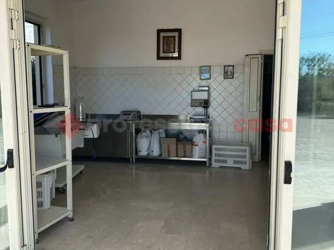Esercizio commerciale in Via Lago  7, Minturno, {3} - Foto 2
