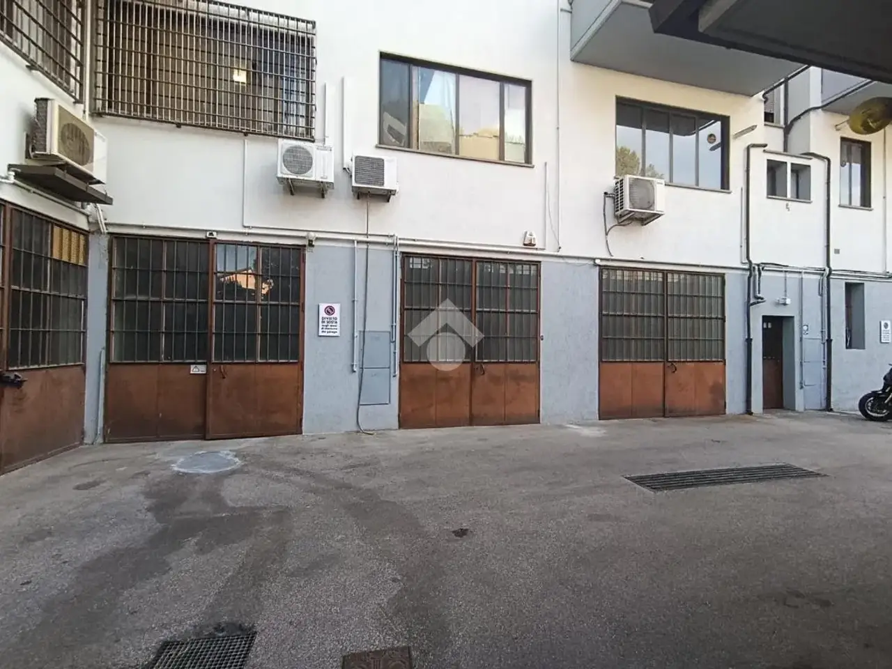 Magazzino in Via Bologna 130, Prato, {3} - Foto 1