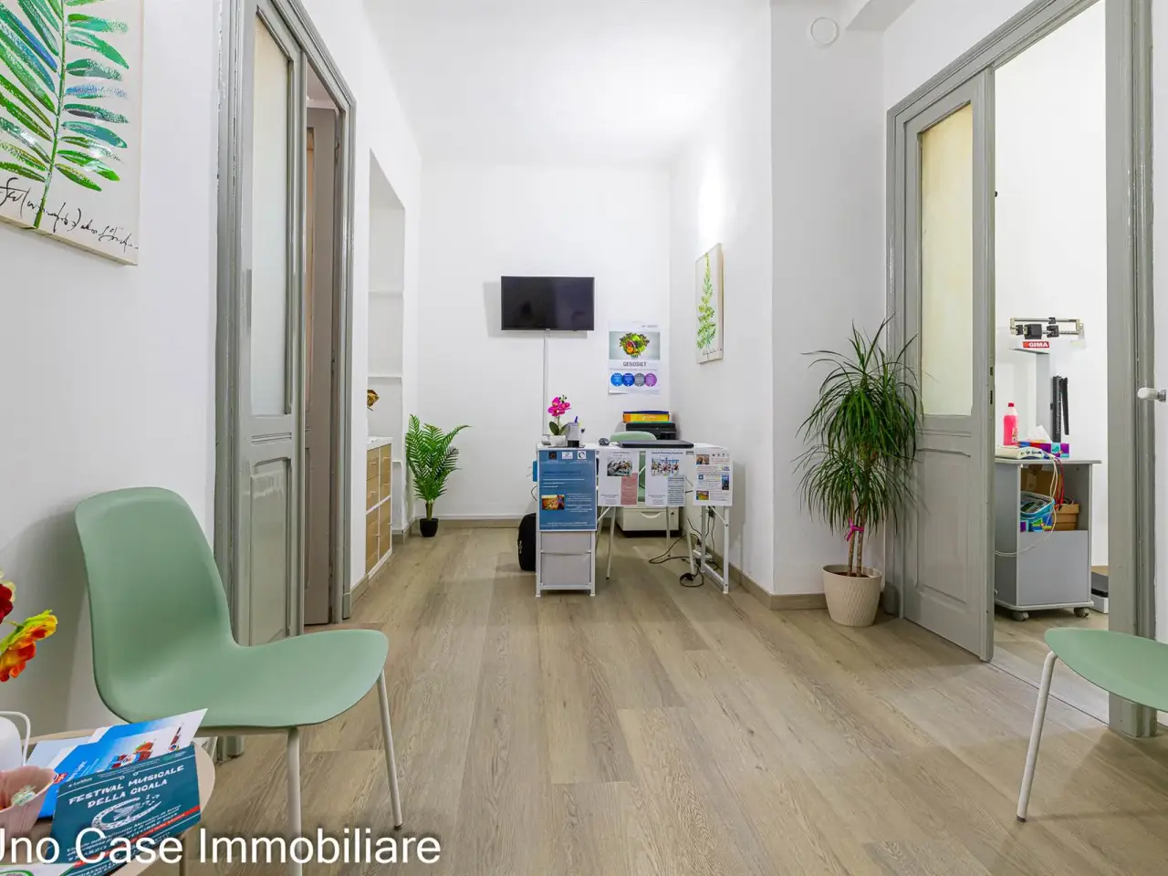 Locale commerciale in Via San Lorenzo 5 Ivrea, Ivrea, {3} - Foto 1