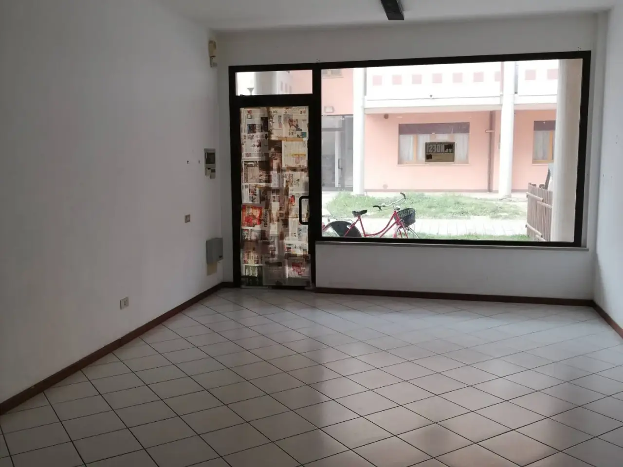 Negozio in Zona Coop Lucrezia, Cartoceto, {3} - Foto 1