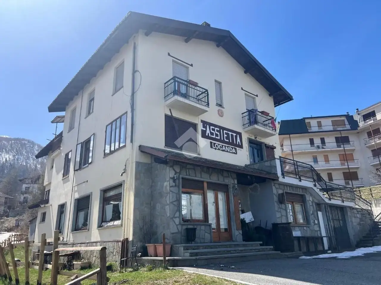 Palazzina commerciale in Via Partigiani del Monte Assietta 32, Chiomonte, {3} - Foto 2
