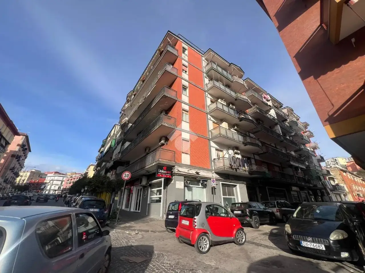 Capannone in Calata Capodichino 126, Napoli, {3} - Foto 1
