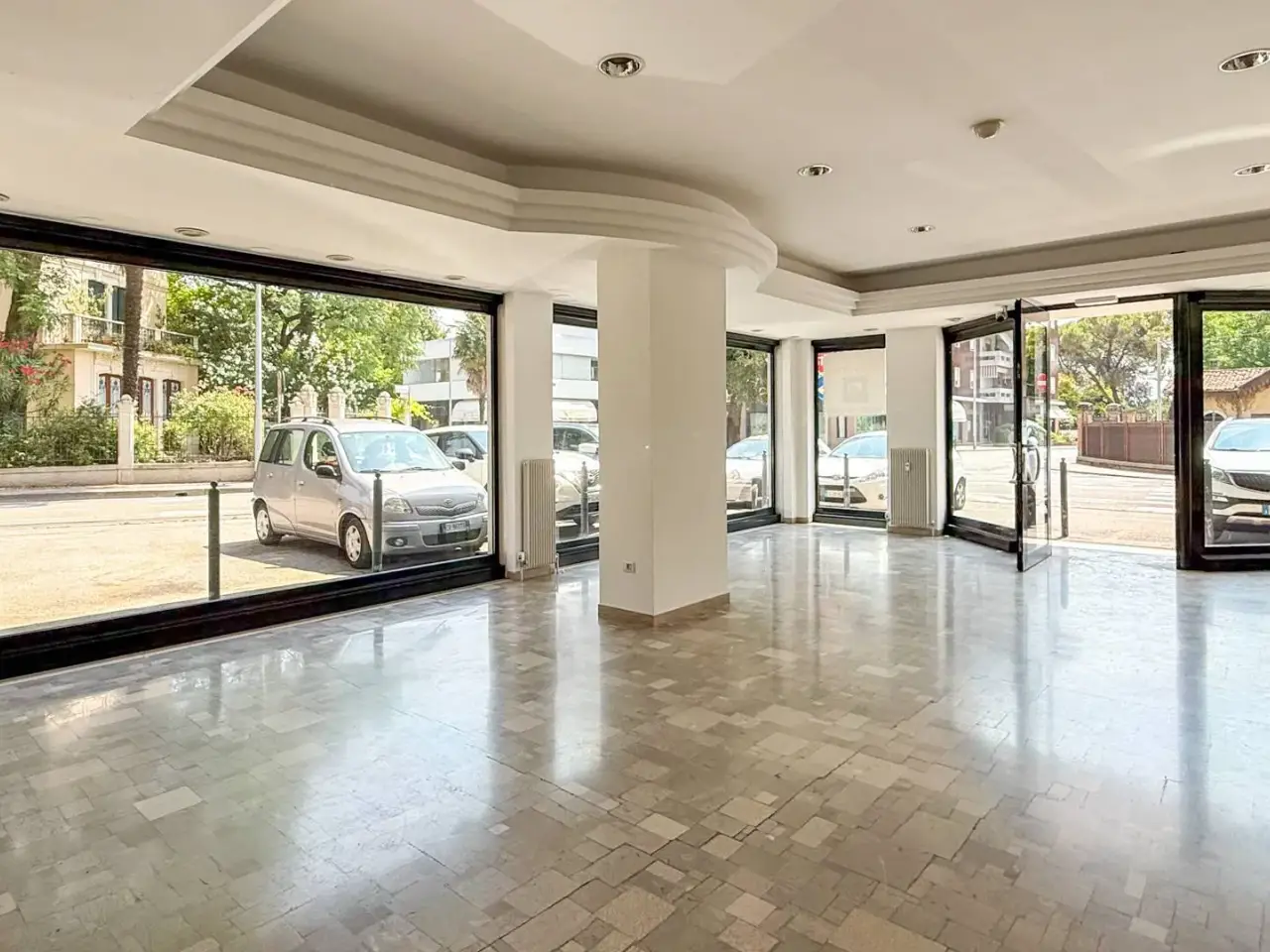 Negozio in Viale Zancanaro 25, Sacile, {3} - Foto 1
