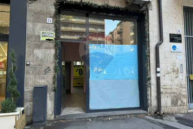 Geschäft in Piazza Ludovico Ariosto 24, Catania - Foto 1