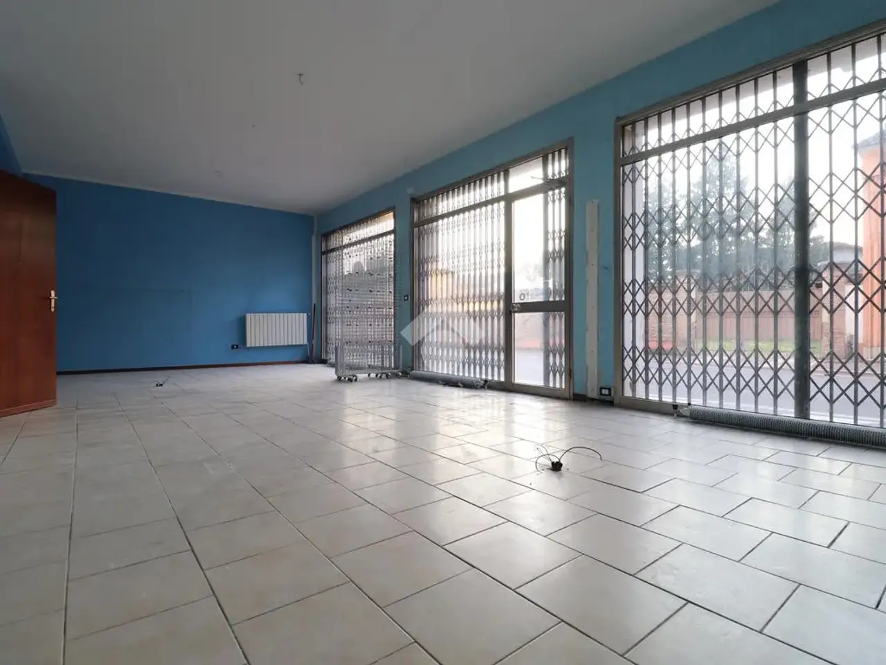 Negozio in Via Unione Europea 22, Marmirolo, {3} - Foto 2