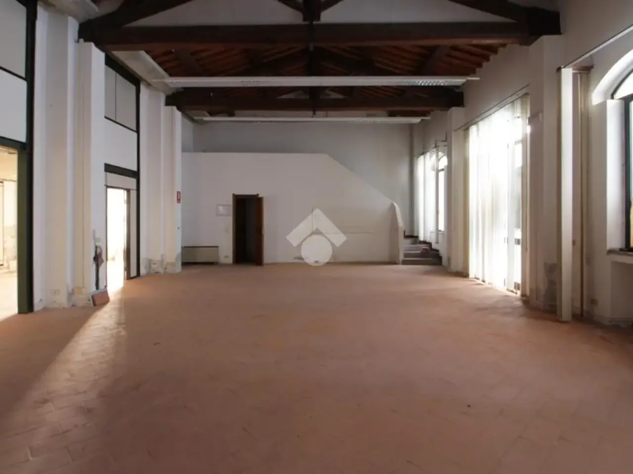 Negozio in Piazza Facchini 9, Pisa, {3} - Foto 1