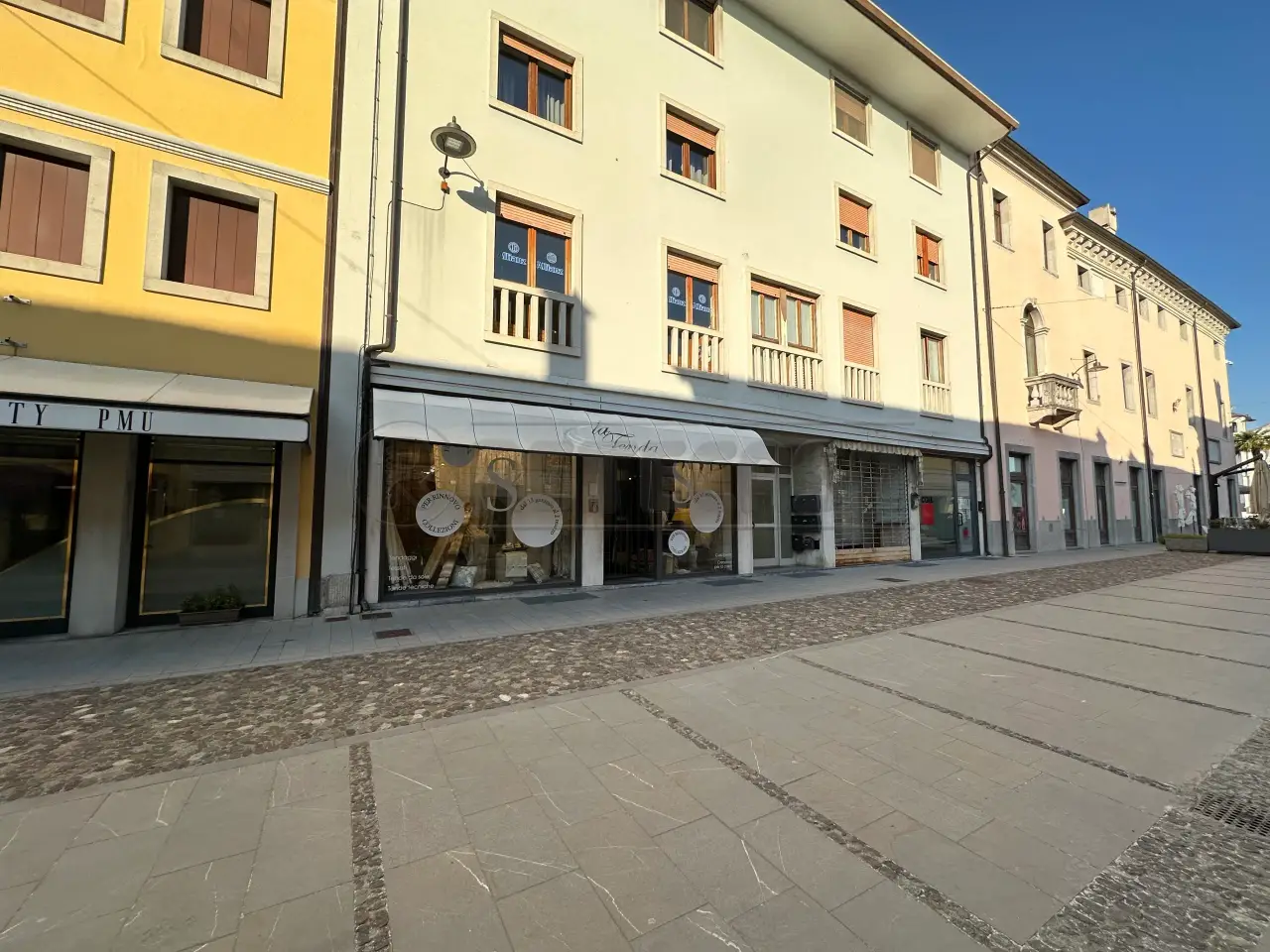 Palazzina commerciale in Borgo Aquileia 3, Palmanova, {3} - Foto 2
