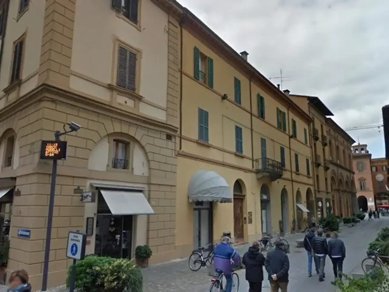 Negozio in Via Emilia
, Imola, Centro Storico, Imola, {3} - Foto 1