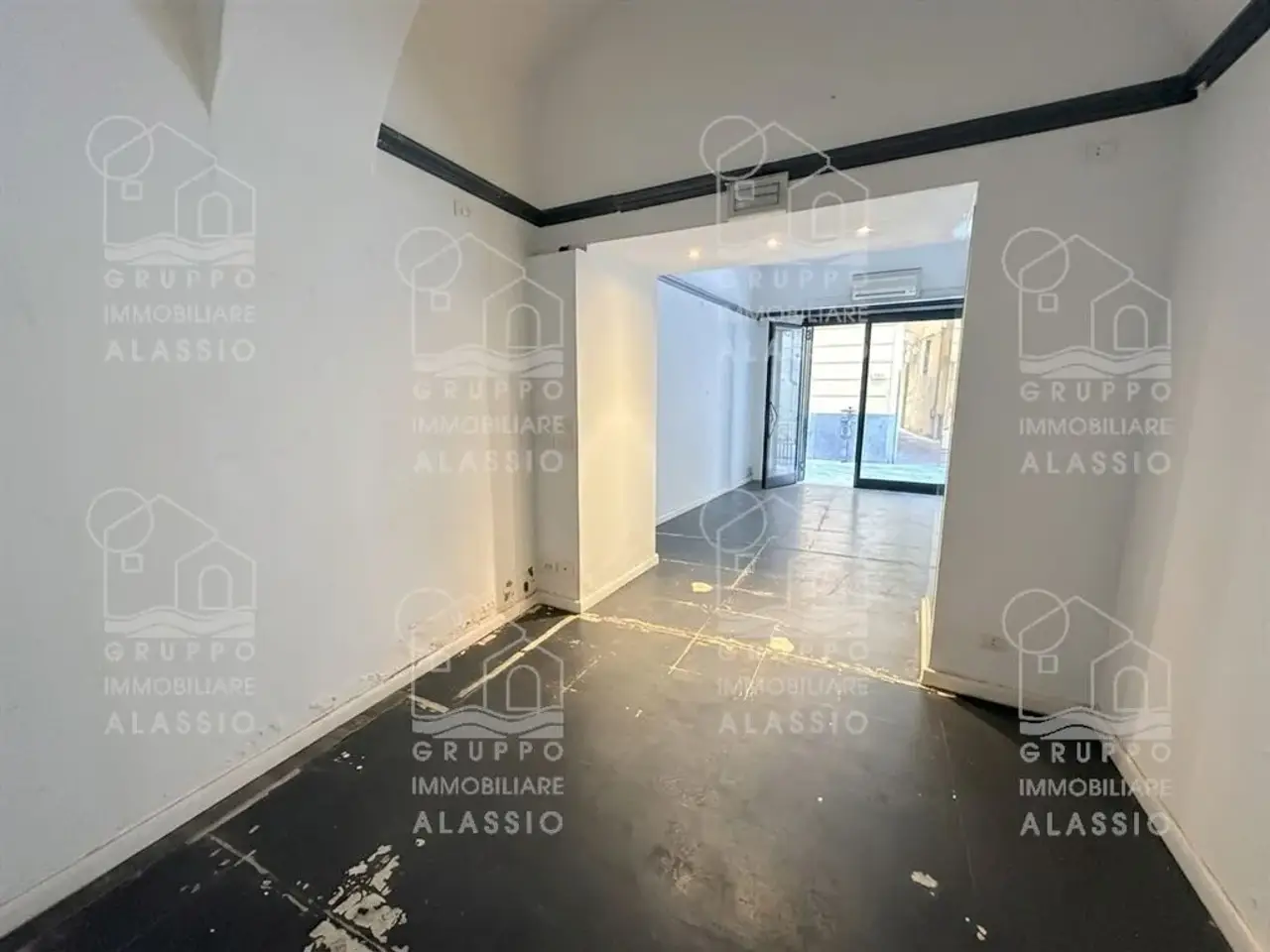 Negozio in , Albenga, {3} - Foto 1