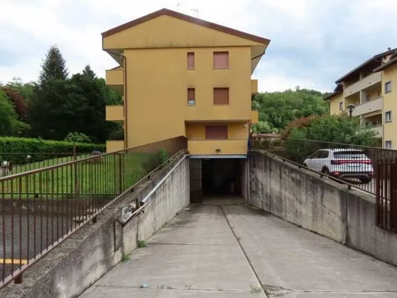 Magazzino in Via Carlo Alberto dalla Chiesa 4, Oggiono, {3} - Foto 1