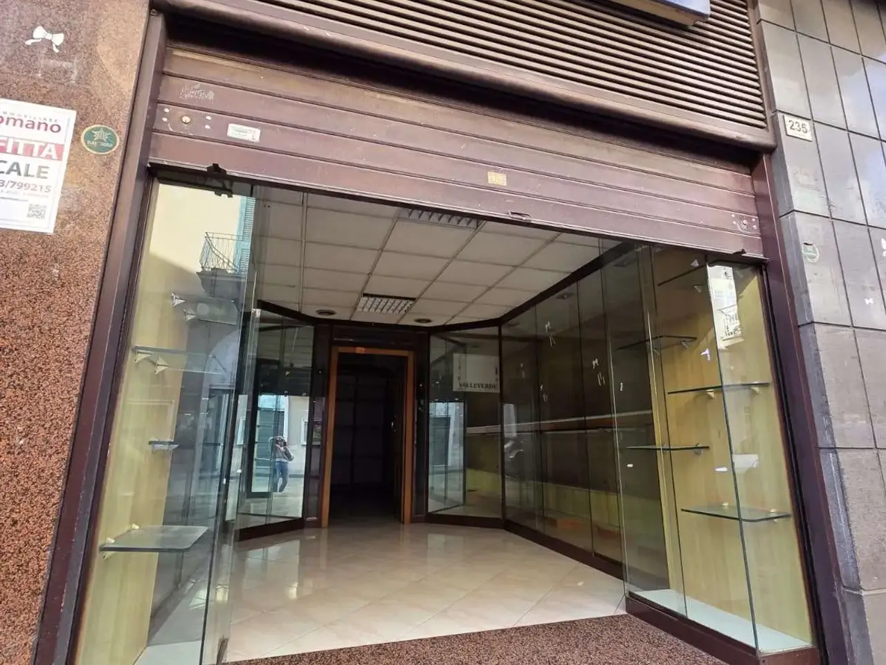 Negozio in Corso Aldo Moro 235, Santa Maria Capua Vetere, {3} - Foto 1