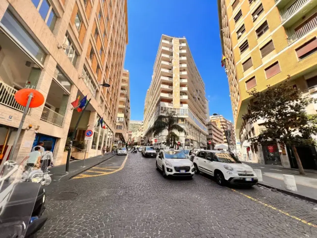 Negozio in Via Miguel Cervantes De Saavedra, Napoli, {3} - Foto 2