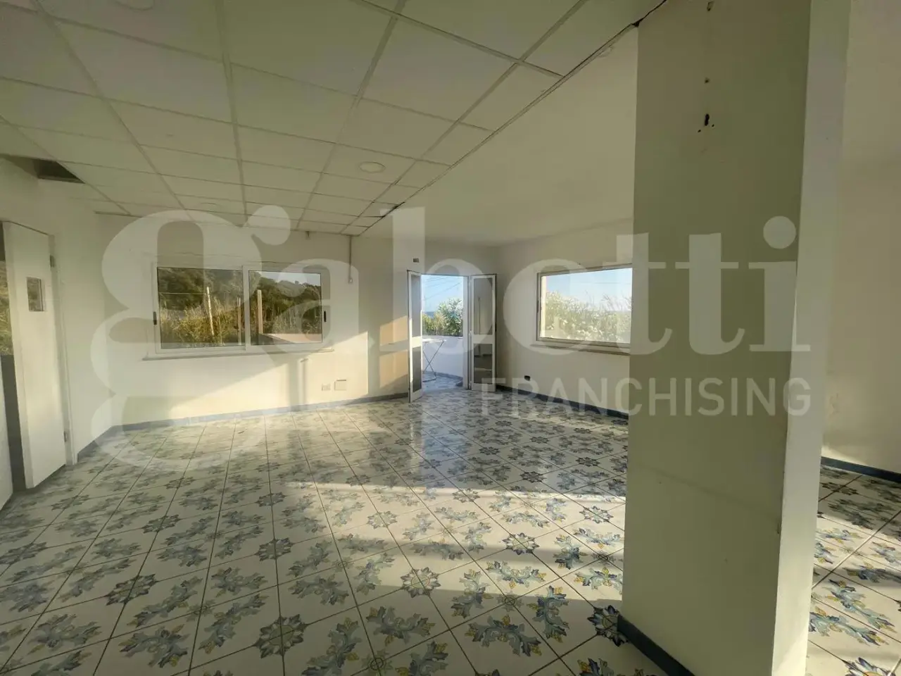 Palazzina commerciale in Via Flacca Km 22.000 999, Gaeta, {3} - Foto 2