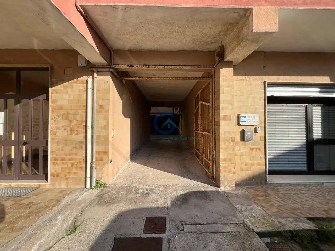 Parcheggio chiuso in , Catanzaro, {3} - Foto 2