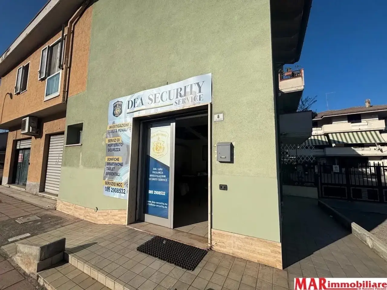 Negozio in Viale Matrino, 8, Citta' Sant'Angelo, {3} - Foto 2