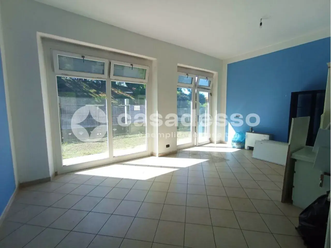 Palazzina commerciale in Via Torino 81, San Francesco Al Campo, {3} - Foto 1