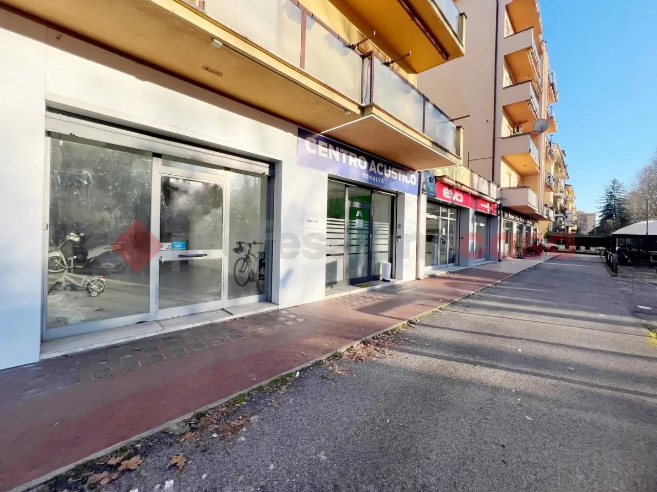 Negozio in Viale Maraini 27, Rieti, {3} - Foto 1
