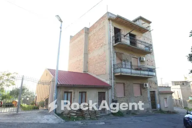 3-room flat in Strada Sant'Angelo 16, Reggio di Calabria - Photo 1