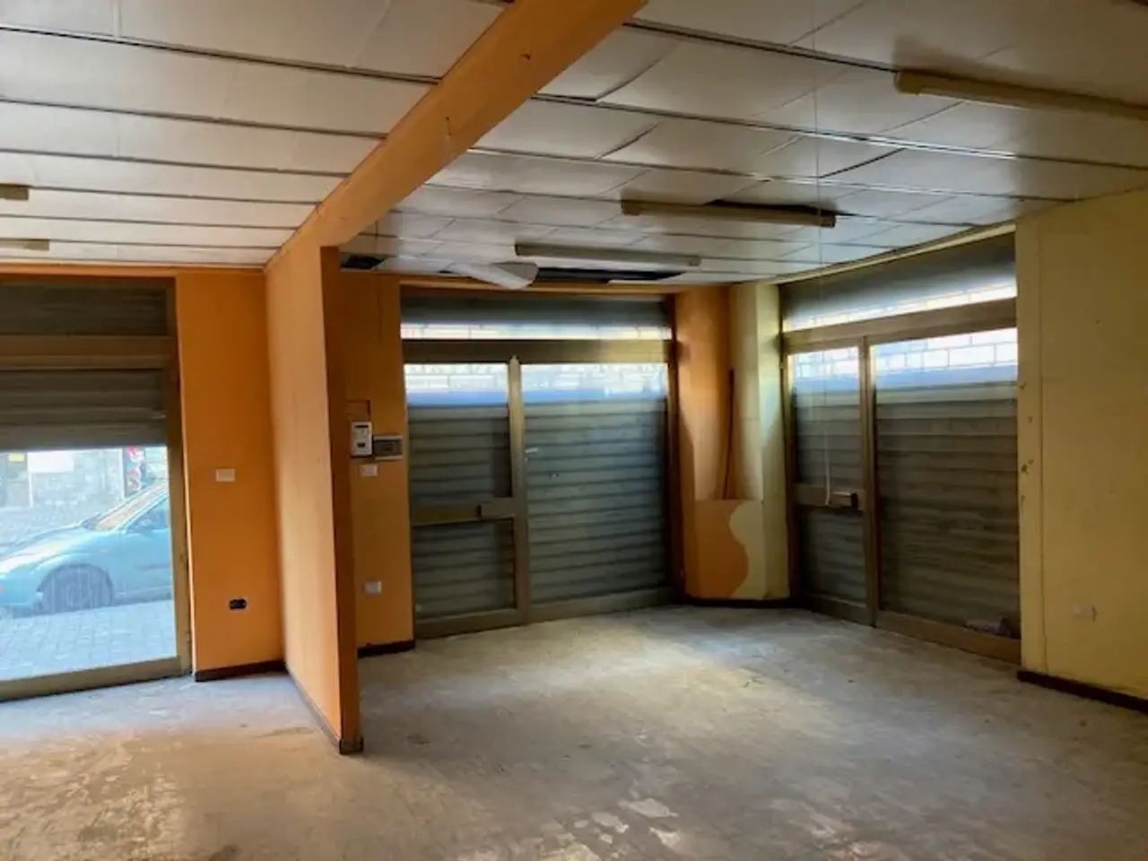 Negozio in Via Paolo Baratta, Battipaglia, {3} - Foto 1