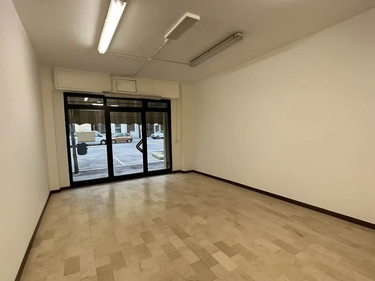 Negozio in , Modena, {3} - Foto 1