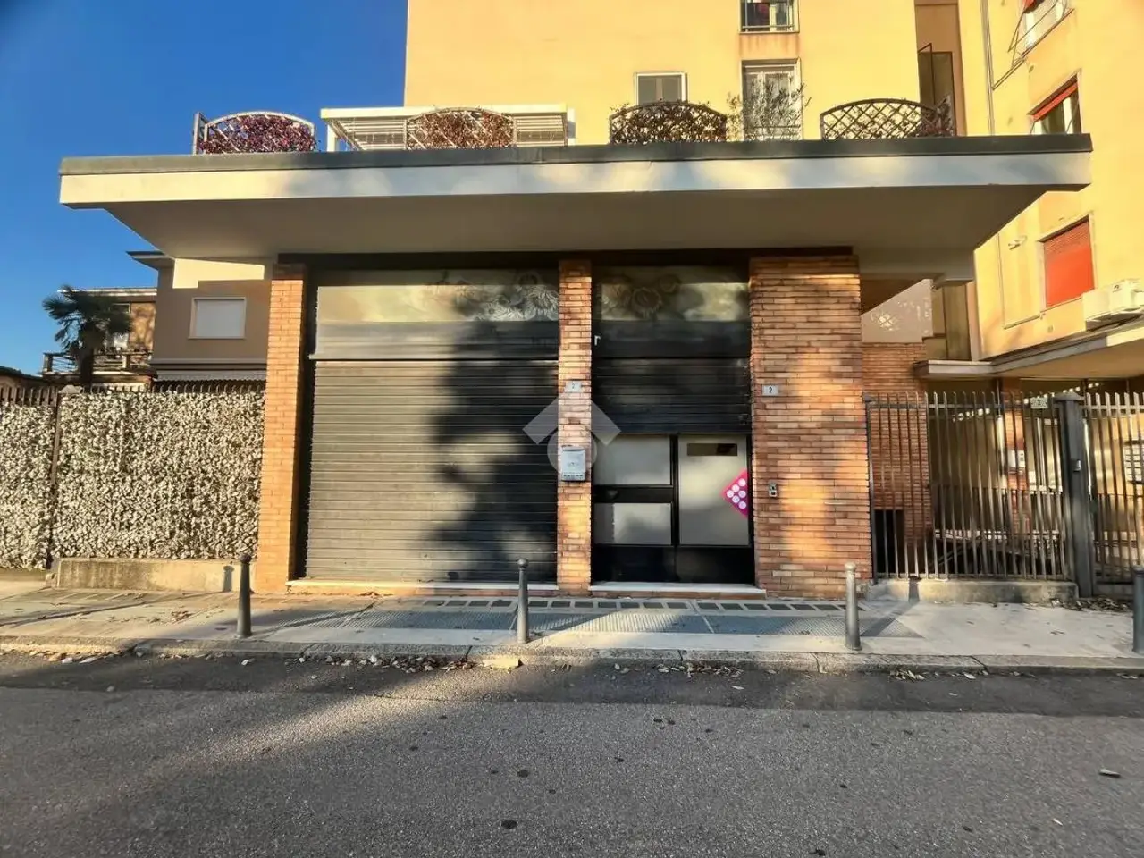 Ufficio in Via S. Pio X Papa Sarto 2, Busto Arsizio, {3} - Foto 1