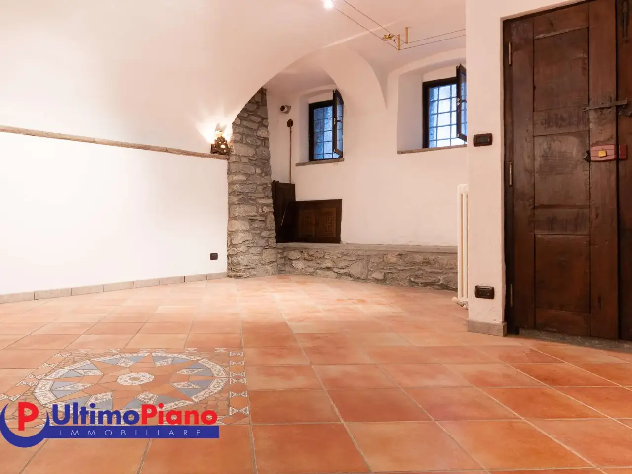 Negozio in Via Claude d'Avise, Aosta, {3} - Foto 1