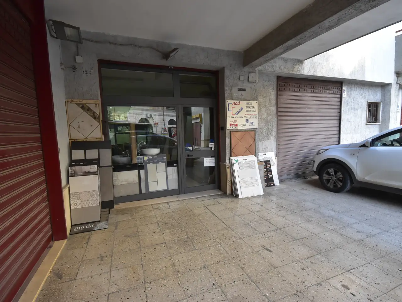 Locale commerciale in Corso Umberto 1°, Carovigno, Brindisi, Puglia, Italia, Carovigno, {3} - Foto 2
