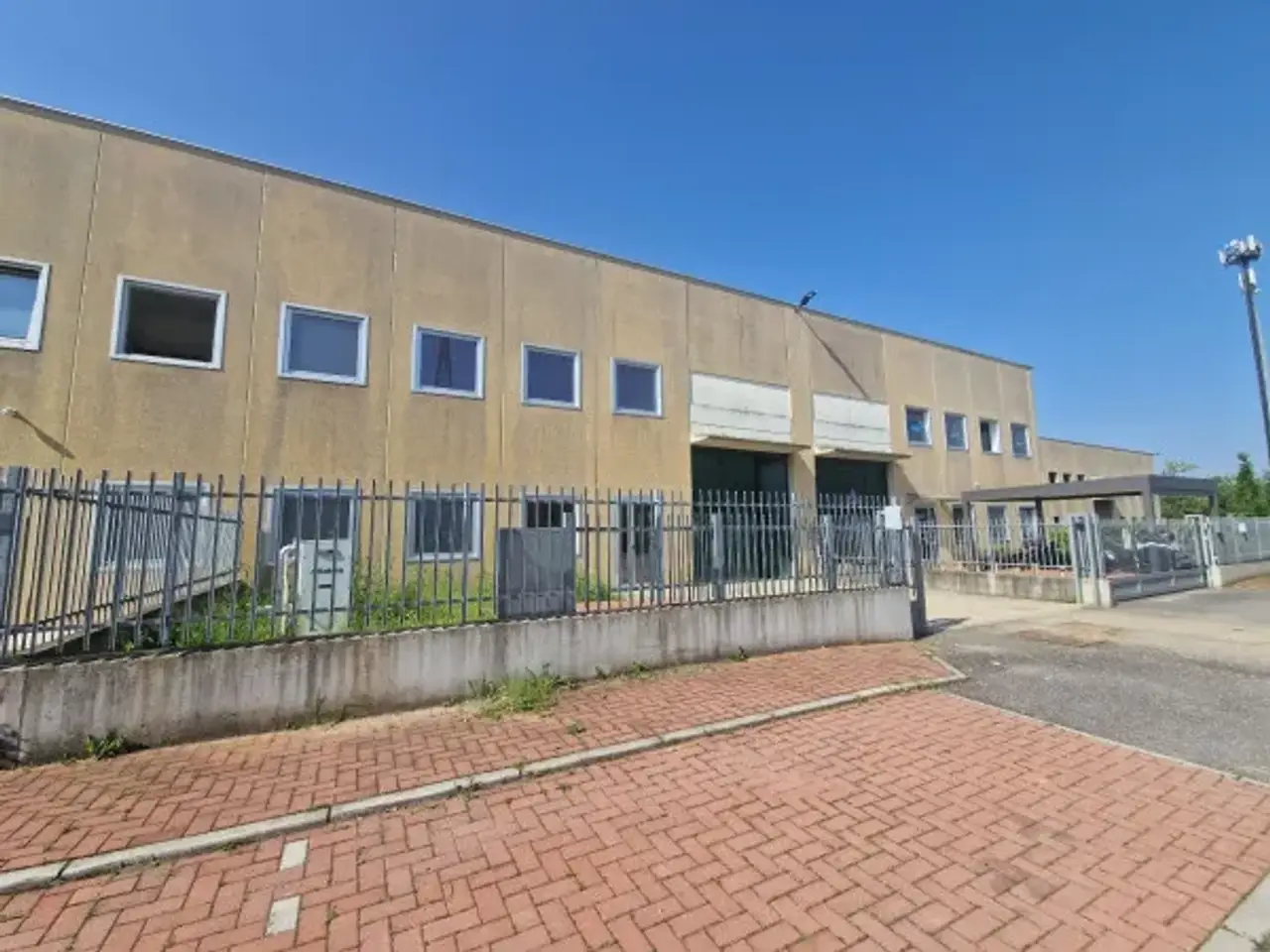 Capannone in Via Monte Grappa 40, Arese, {3} - Foto 1
