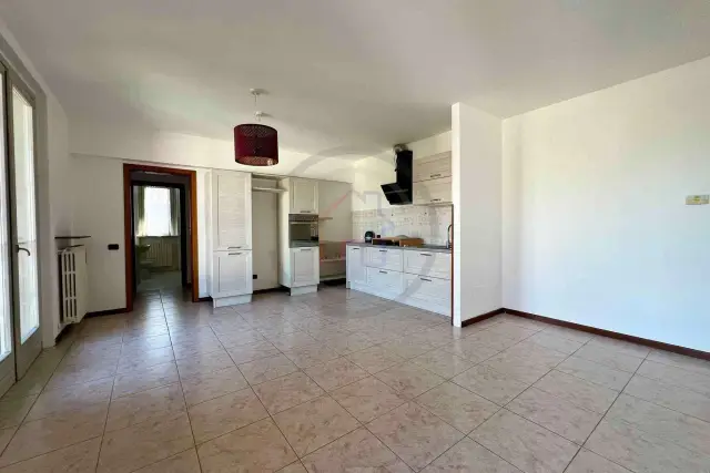 3-room flat, Carugo - Photo 1