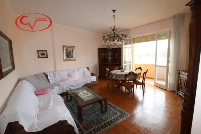 4-room flat in Viale Diaz, Montevarchi - Photo 1