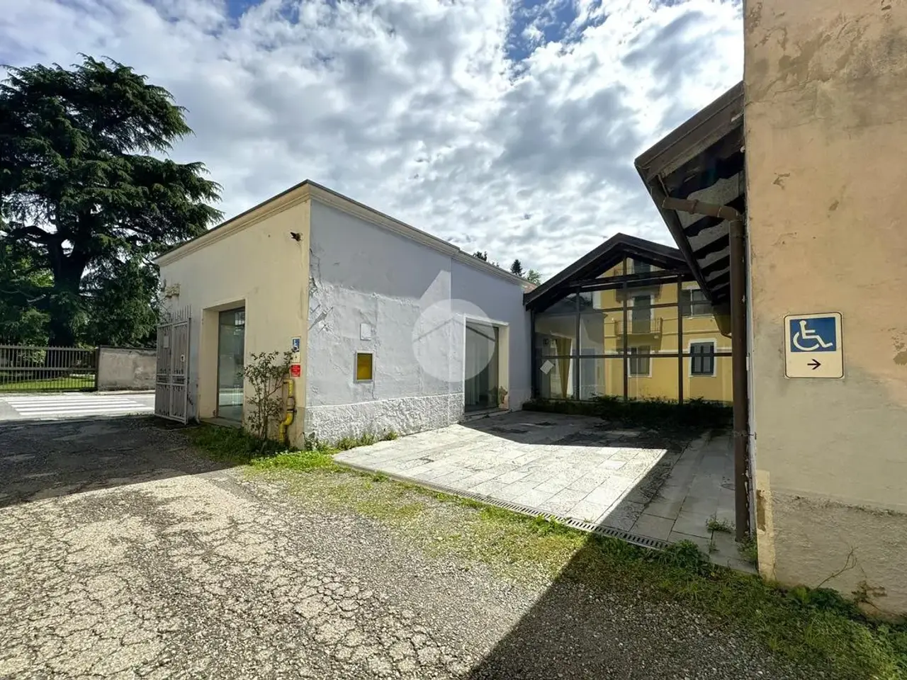 Palazzina commerciale in Via Milano 20, Biella, {3} - Foto 2