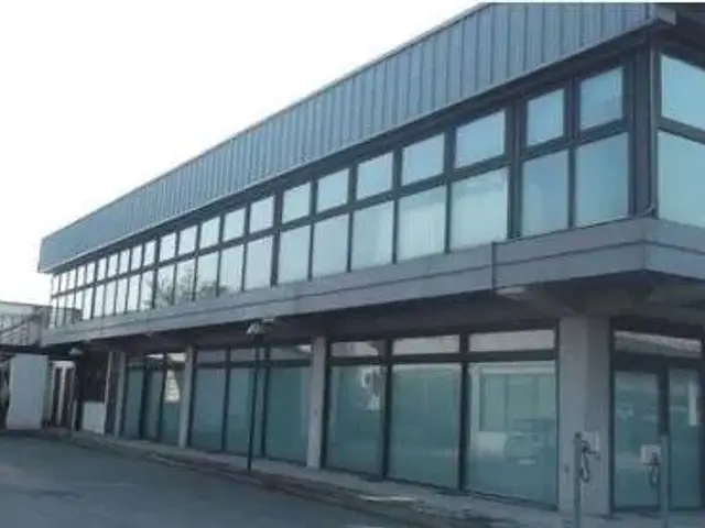 Capannone in Piazza Unità d'Italia, Cernusco Sul Naviglio, {3} - Foto 3