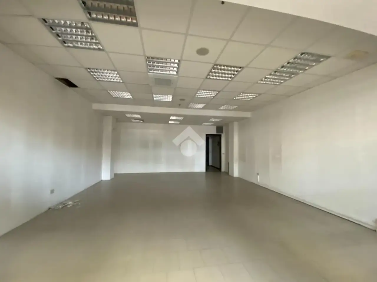 Negozio in Via Martiri di Cervarolo 20, Reggio Emilia, {3} - Foto 1