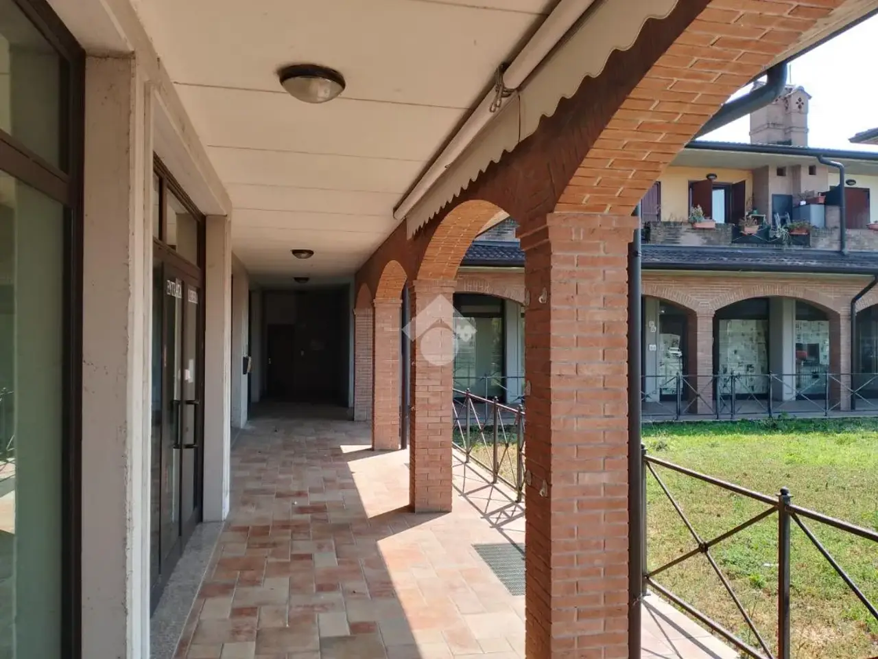 Negozio in Via Carlo Alberto dalla Chiesa 33, Maclodio, {3} - Foto 1