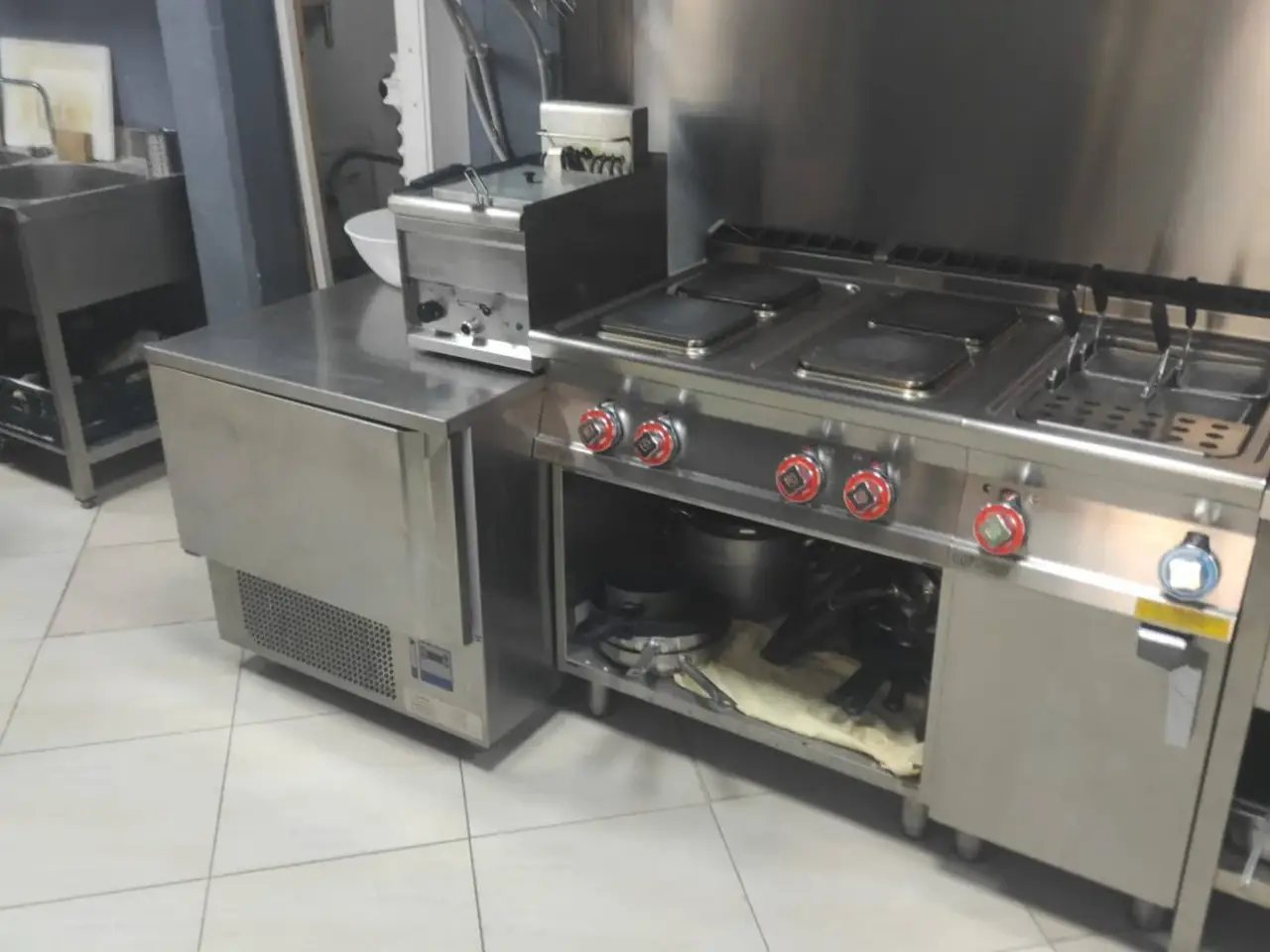 Esercizio commerciale in Via Tosco Romagnola, Pontedera, {3} - Foto 2