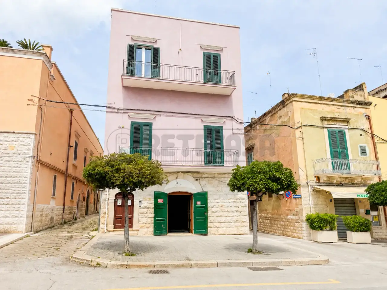 Palazzina commerciale in Piazza Vittorio Emanuele 75, Bisceglie, {3} - Foto 1