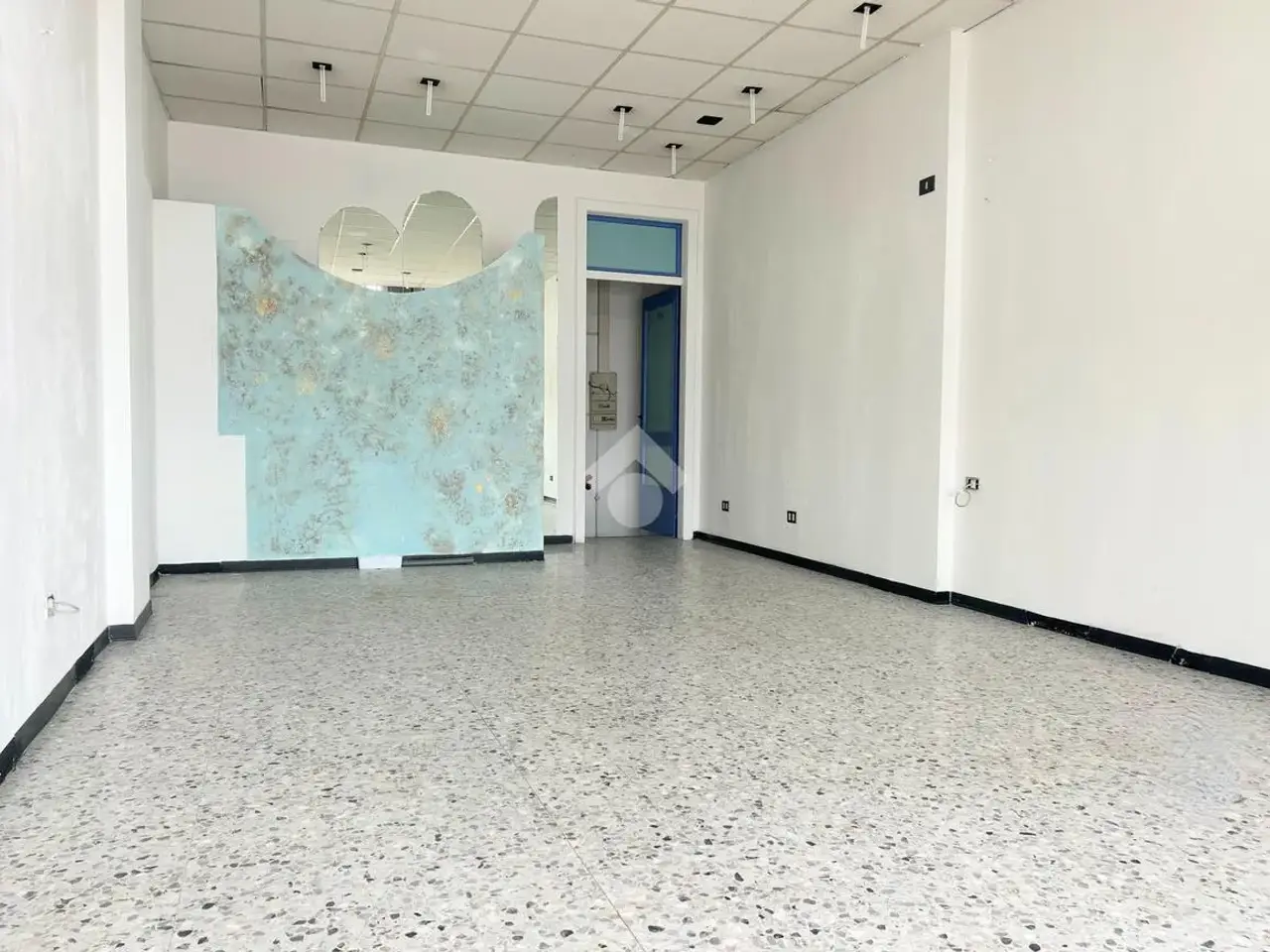 Negozio in Viale XXIII Marzo 1848 25, Udine, {3} - Foto 1