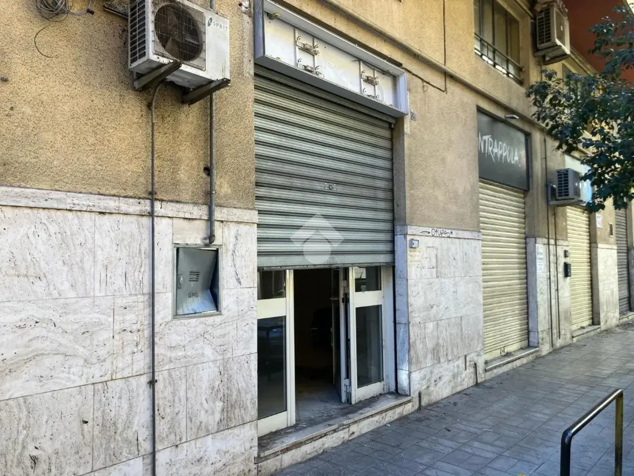 Negozio in Via Isonzo 53, Foggia, {3} - Foto 1