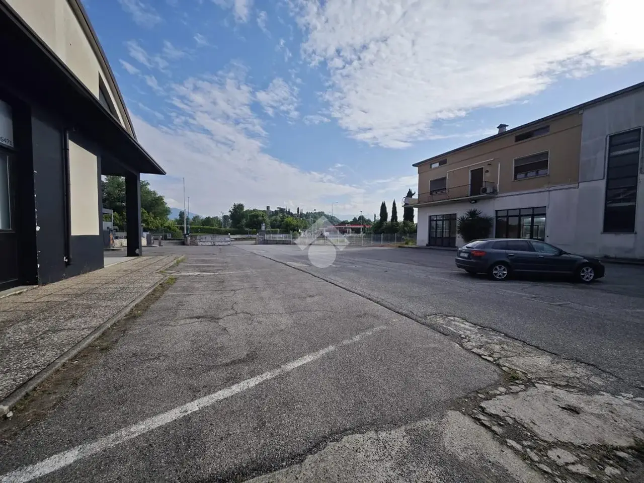 Capannone in Via Valcamonica 19, Brescia, {3} - Foto 1