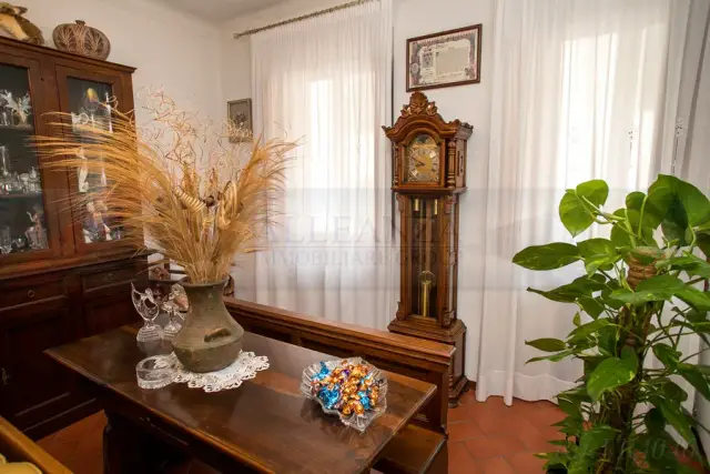 4-room flat in Piazza Pierozzi, San Casciano in Val di Pesa - Photo 1