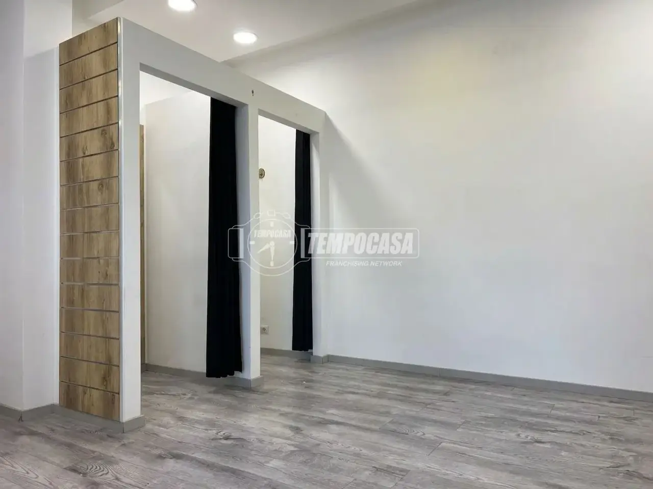 Negozio in Viale Galvano della Volpe 5, Roma, {3} - Foto 2