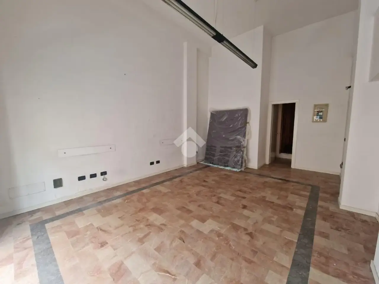 Negozio in Via Commendatore Navarra 16, Alcamo, {3} - Foto 1