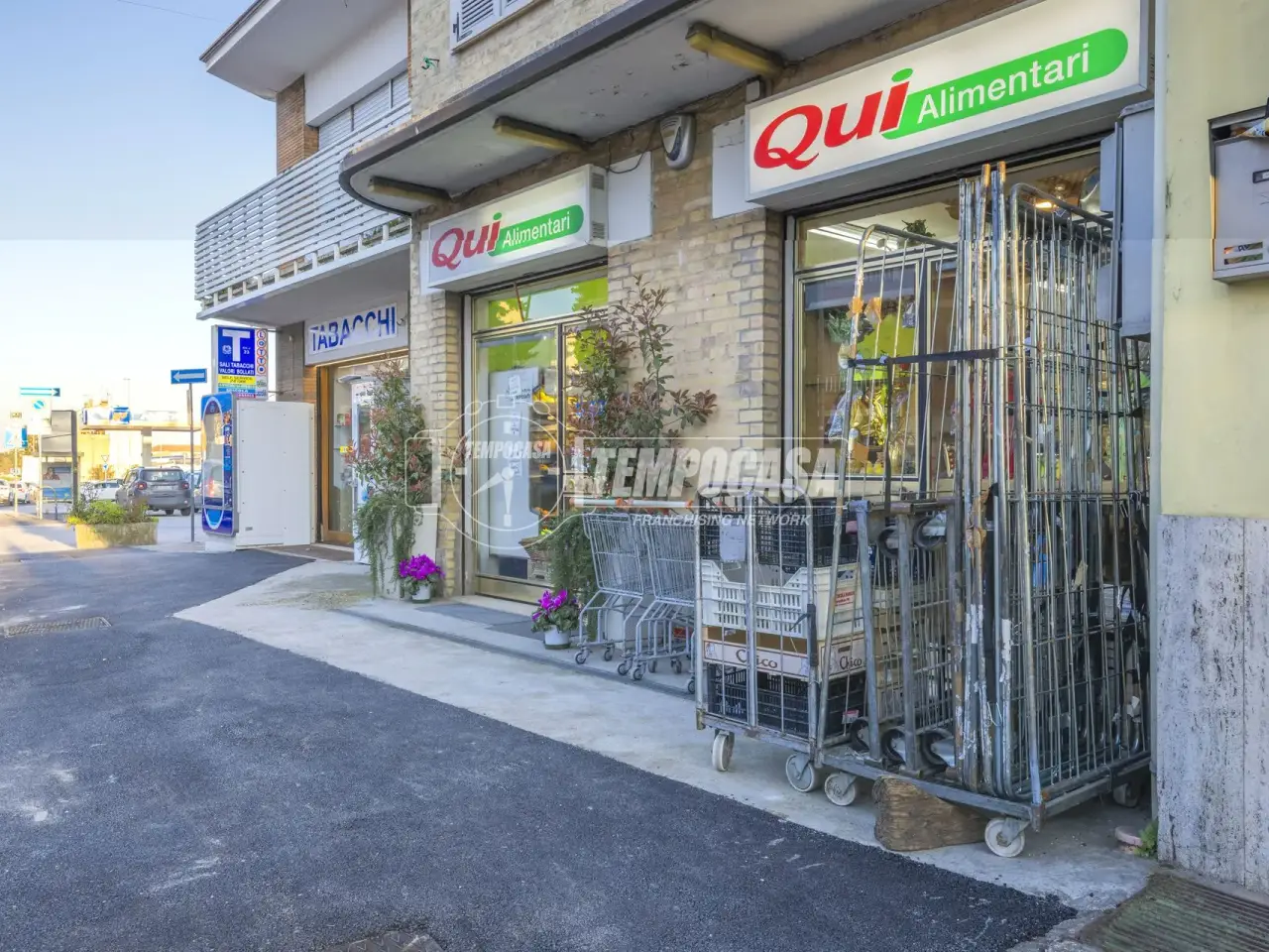 Negozio in Piazzale Salvo d'Acquisto, Macerata, {3} - Foto 2