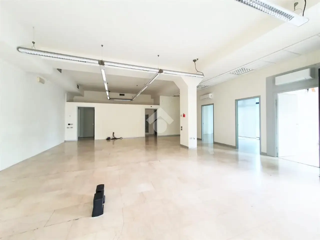 Negozio in Via C. Cavour 14, Vigonza, {3} - Foto 1