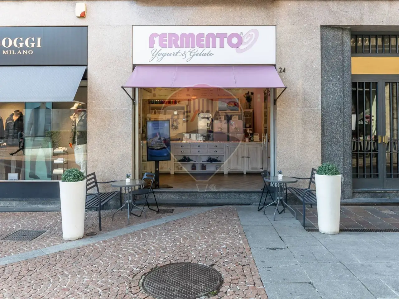 Esercizio commerciale in Corso del Popolo 24, Seregno, {3} - Foto 1